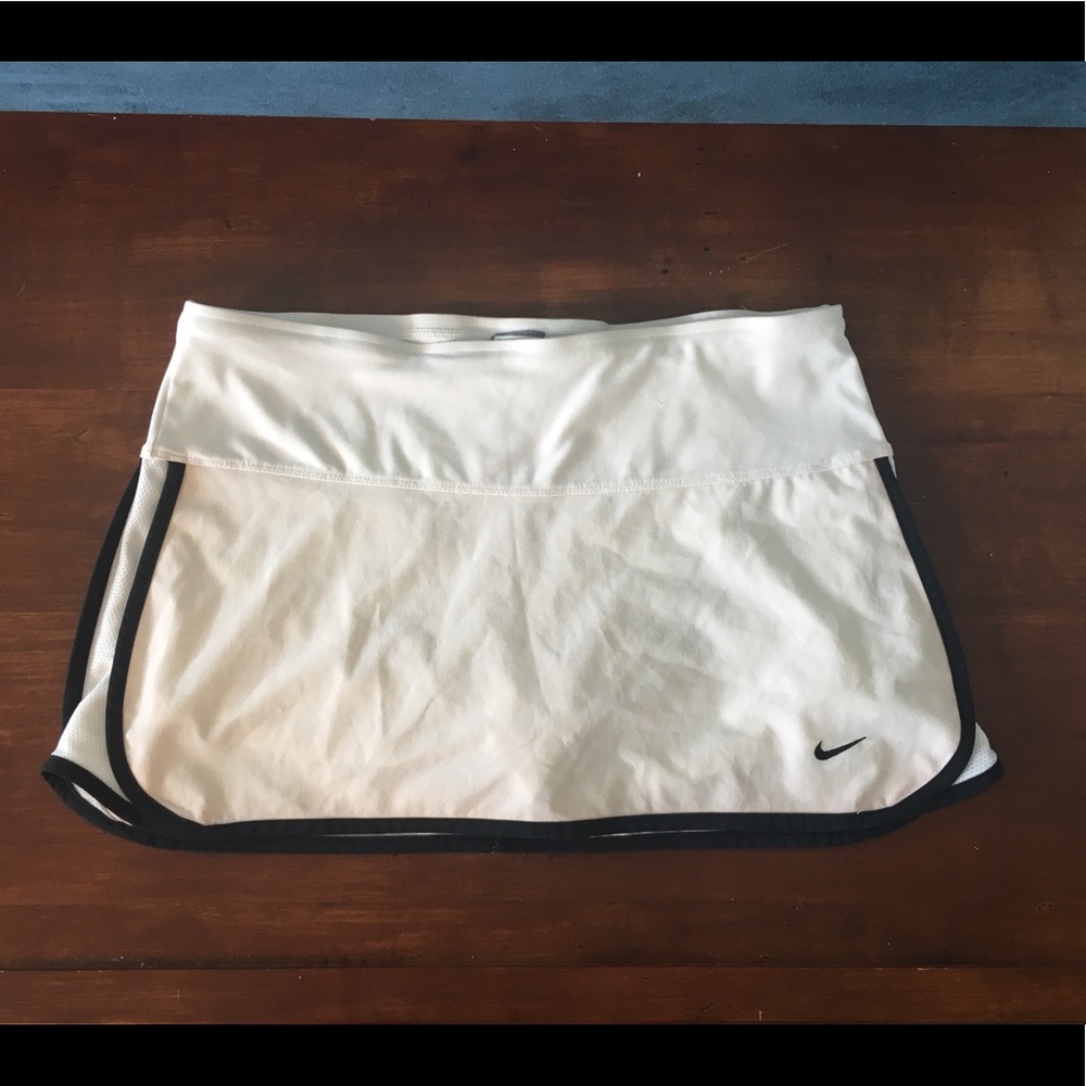 Nike tennis skirt with built in spandex. Small